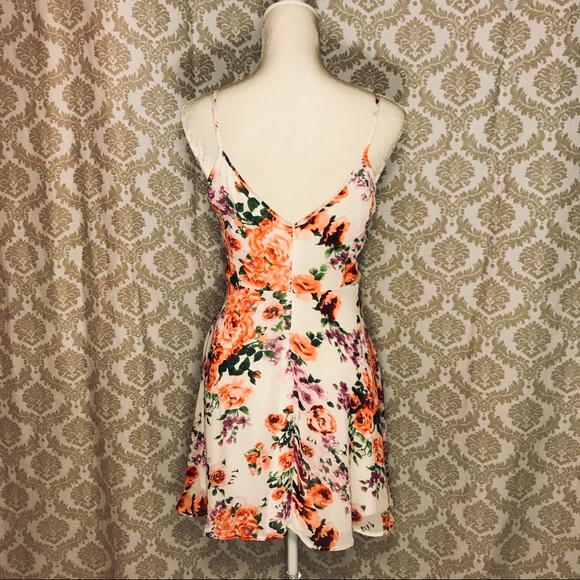 🌸🌺BEAUTIFUL FLORAL MINI DRESS🌸🌺 - Picture 5 of 7